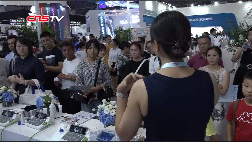 [中國新聞網(wǎng)]海扶醫(yī)療超聲波治療亮相智博會引市民爭相體驗